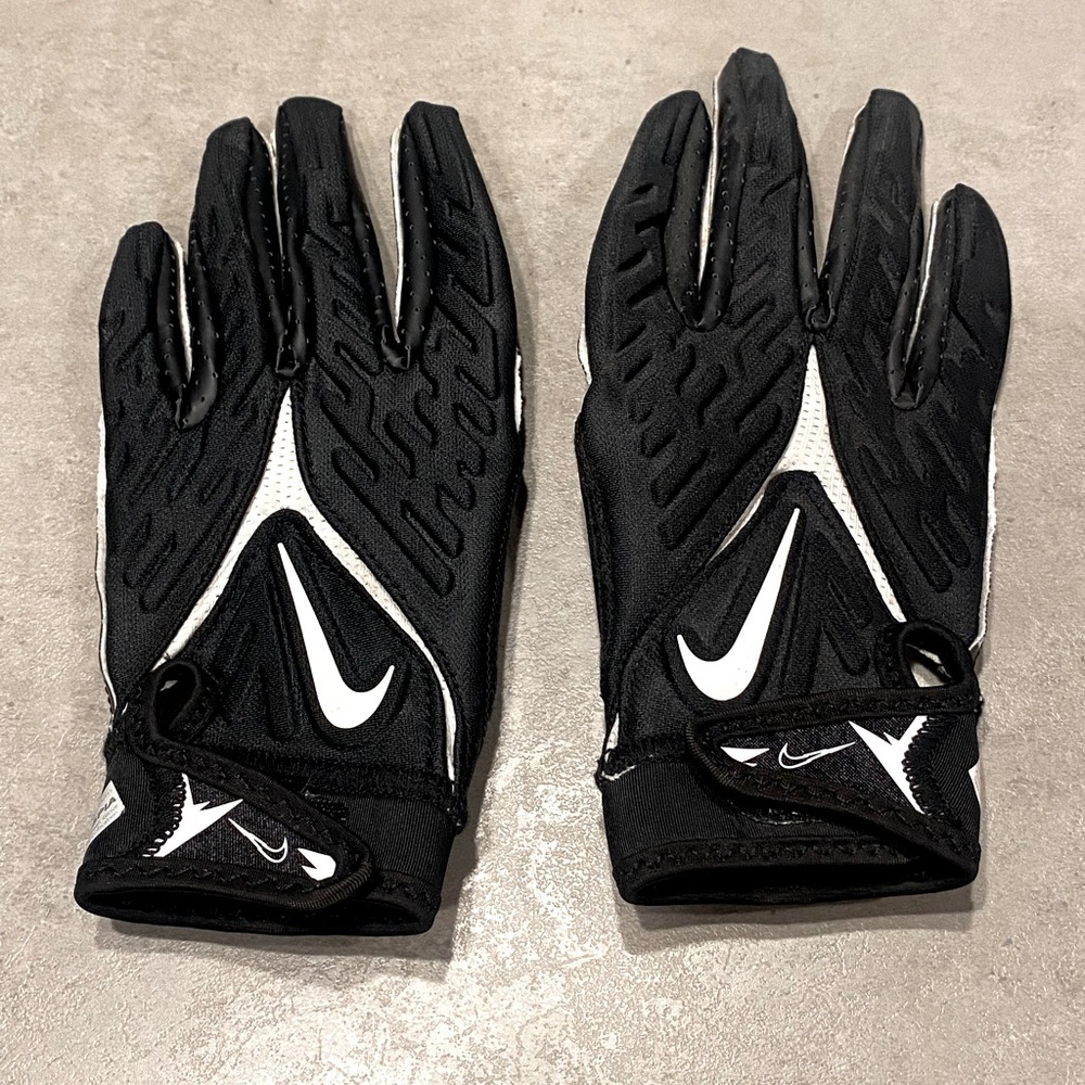 Nike Youth Superbad 6.0 Football Gloves 🏈🔥
